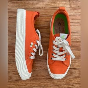 Cariuma OCA Low Orange Exuberance Canvas Sneakers Size 7.5 excellent used cond